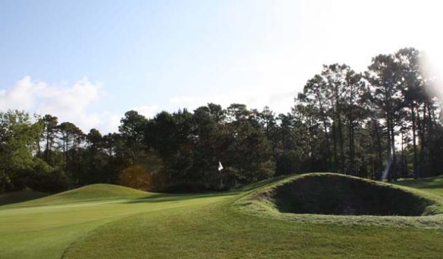 Avoide the pot bunkers at Heather Glen to score well